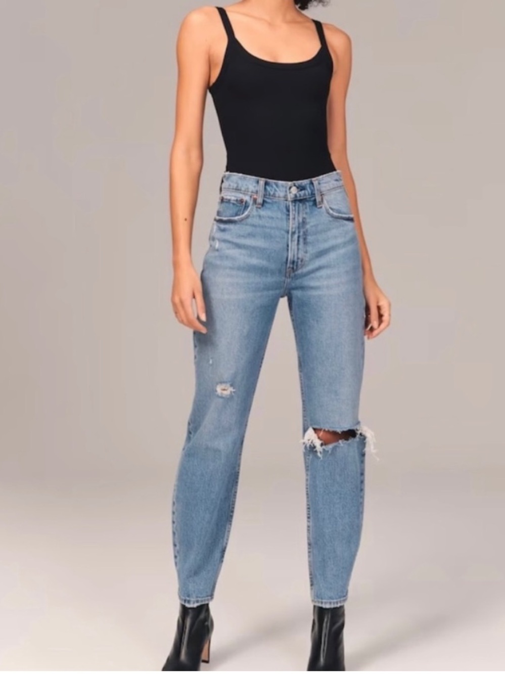 Abercrombie & Fitch High-Rise Distressed
80s Mom Jean | Size 30